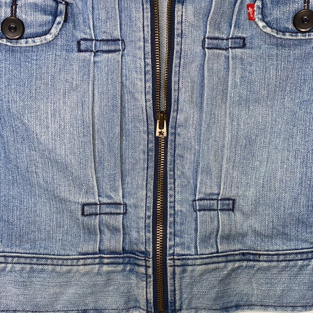 Levi’s Cropped Blue Jean Jacket Size L - Picture 4 of 10